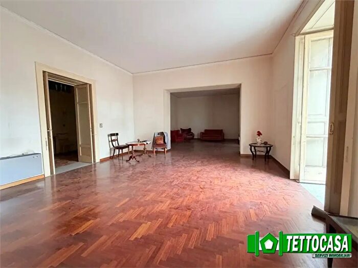 Appartamento con 6 locali in vendita in Marigliano