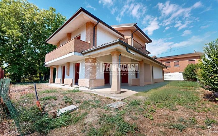 Casa con 5 locali in vendita in Carpi