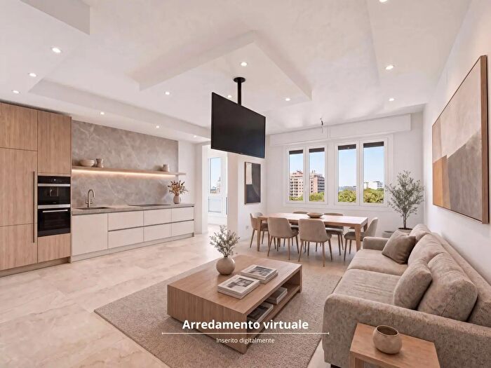 Appartamento con 6 locali in vendita in Reggio nell'Emilia