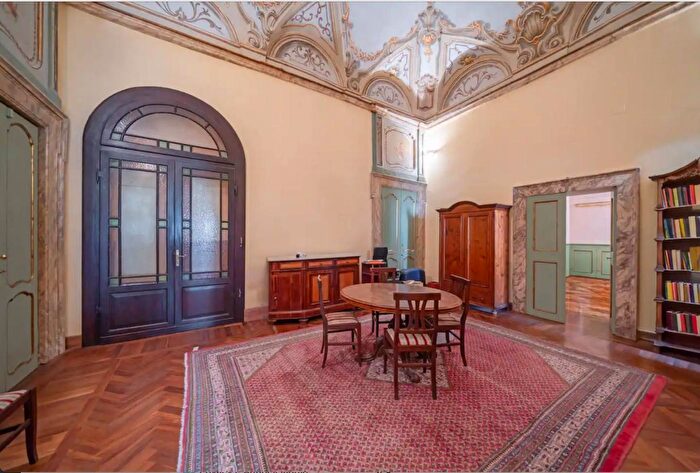 Appartamento con 7 locali in vendita in Ia S Martino, Pisa