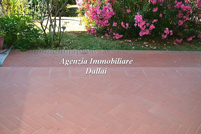 Casa con 10 locali in vendita in Via Provinciale, Scarperia e San Piero