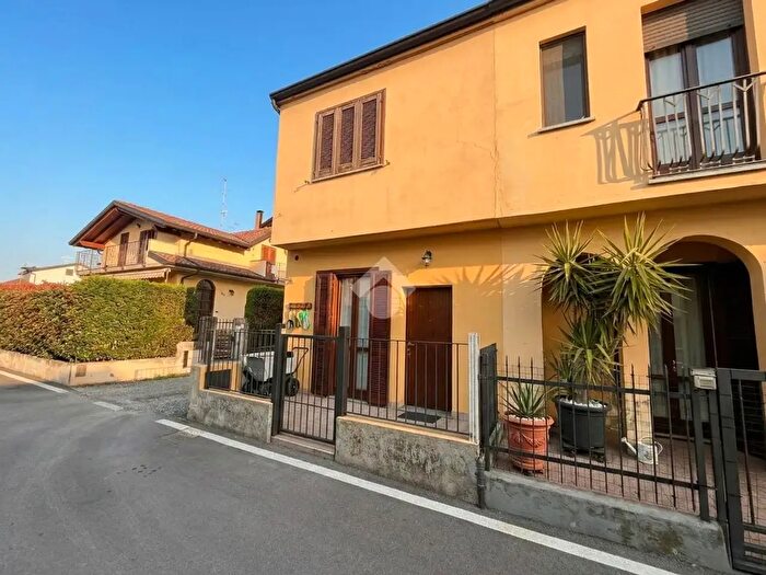 Appartamento bilocale in vendita in Via IV Novembre, Grezzago