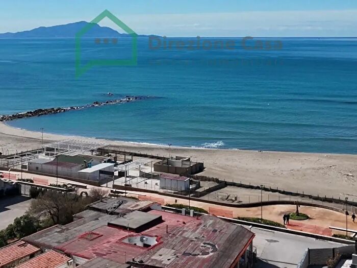 Appartamento con 5 locali in vendita in Viale delle Camelie, Castel Volturno