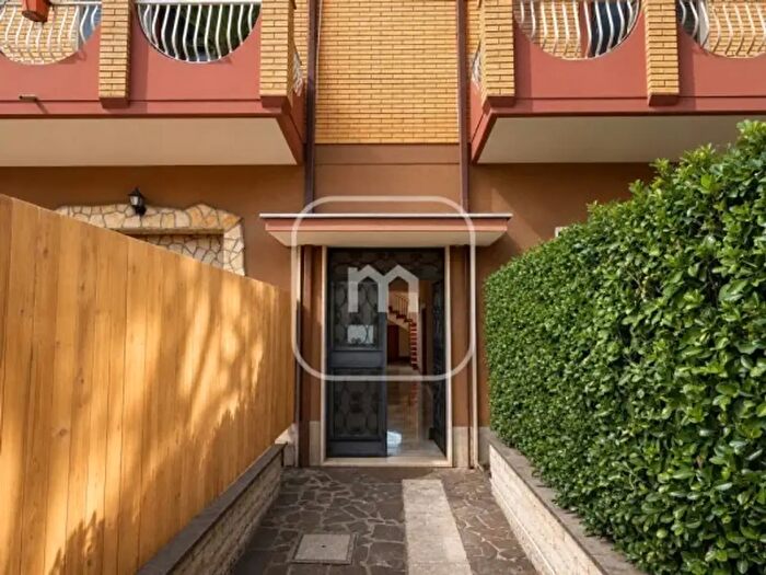 Appartamento con 5 locali in vendita in Via Raffaello, Zagarolo