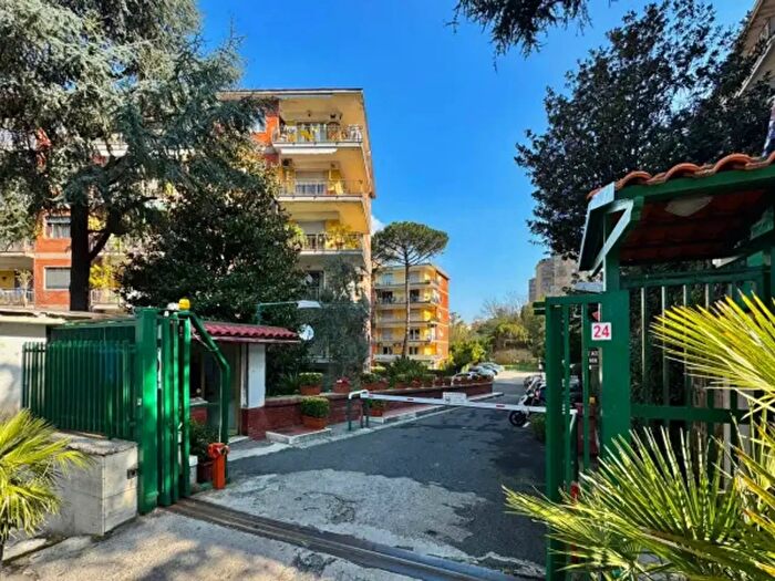 Appartamento con 6 locali in vendita in Via San Domenico, Napoli