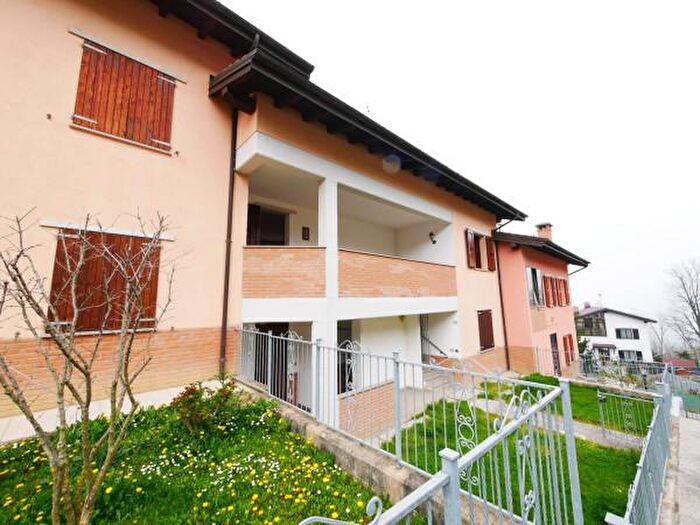 Appartamento trilocale in vendita in Via Leonardo da Vinci, Serramazzoni