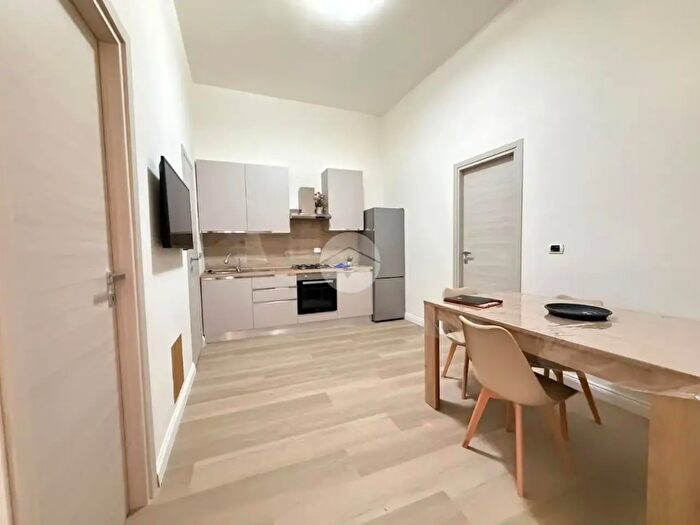Appartamento bilocale in affitto in Via dei Calzolai, Napoli