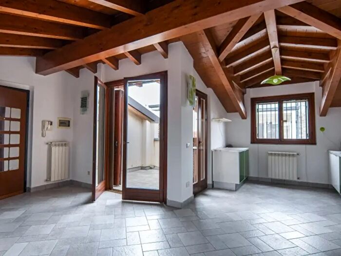 Appartamento trilocale in affitto in Via Trieste, Cesano Maderno