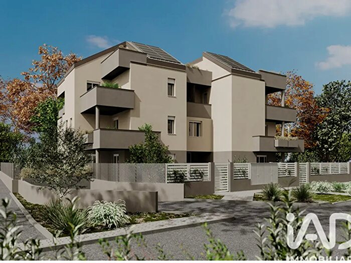 Appartamento trilocale in vendita in Via Vittorio Guerzoni, Modena