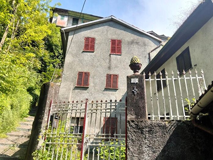 Casa con 5 locali in vendita in Centro Paese, Castelletto DOrba
