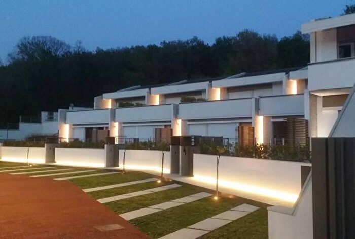 Casa con 5 locali in vendita in Via Casa Manzo, Salerno