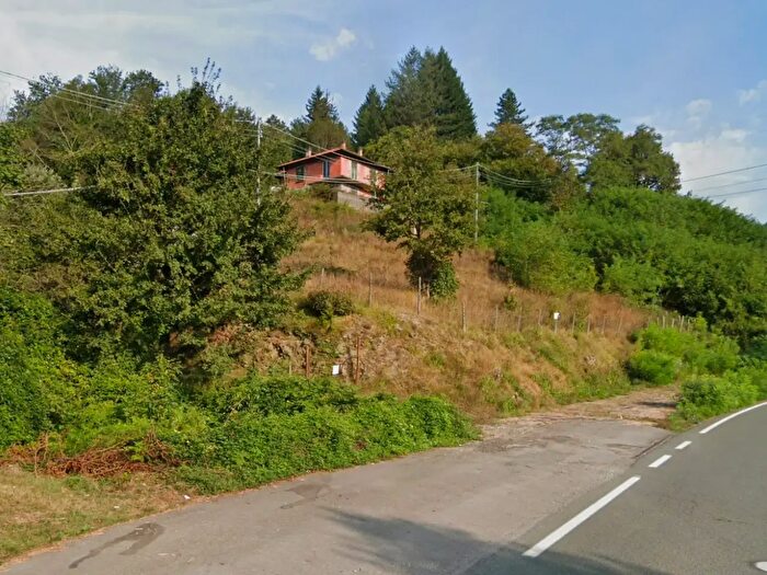 Casa con 8 locali in vendita in Varese Ligure