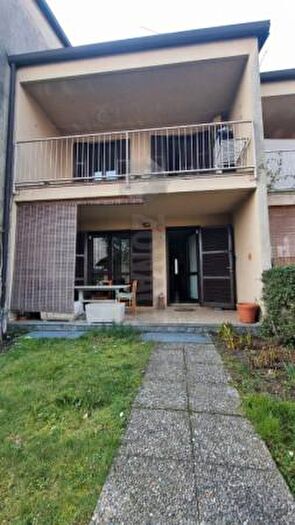 Casa quadrilocale in vendita in Via Clerici, Mercallo