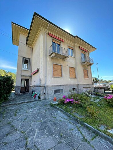 Casa con 6 locali in vendita in Verbania