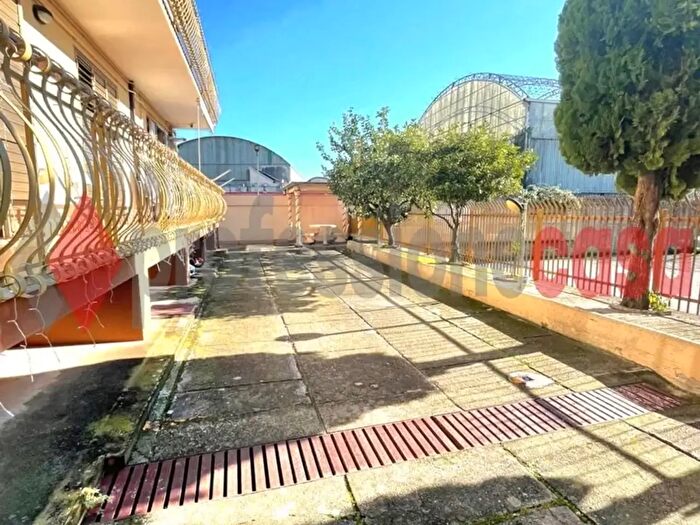 Appartamento con 5 locali in vendita in Via San Leonardo, Salerno