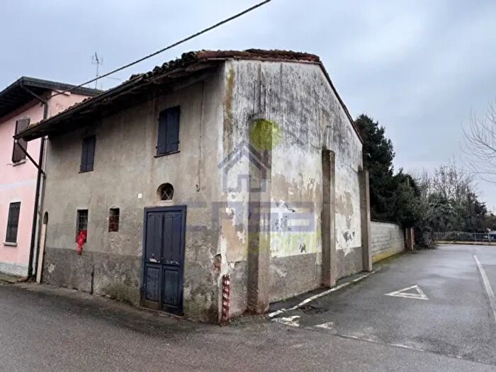 Casa quadrilocale in vendita in Via Pasubio N, Gadesco Pieve Delmona
