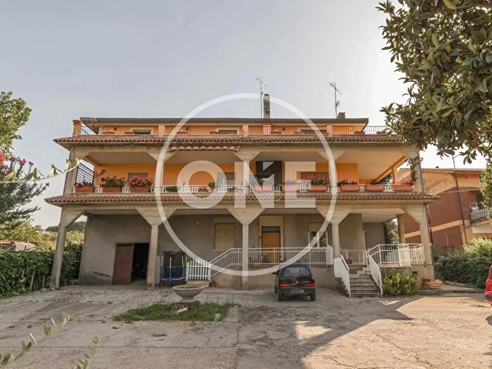 Appartamento quadrilocale in vendita in Via Colfiorito, San Cesareo