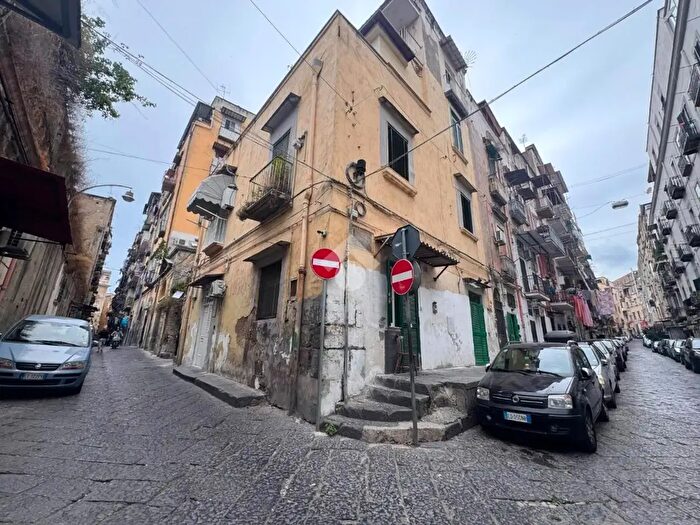 Appartamento monolocale in vendita in Vico Santa Caterina a Formiello, Napoli