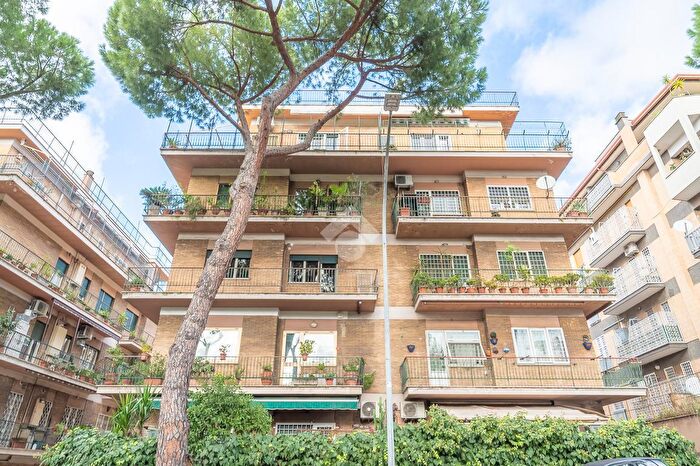 Appartamento quadrilocale in vendita in Via Nomentana, Roma