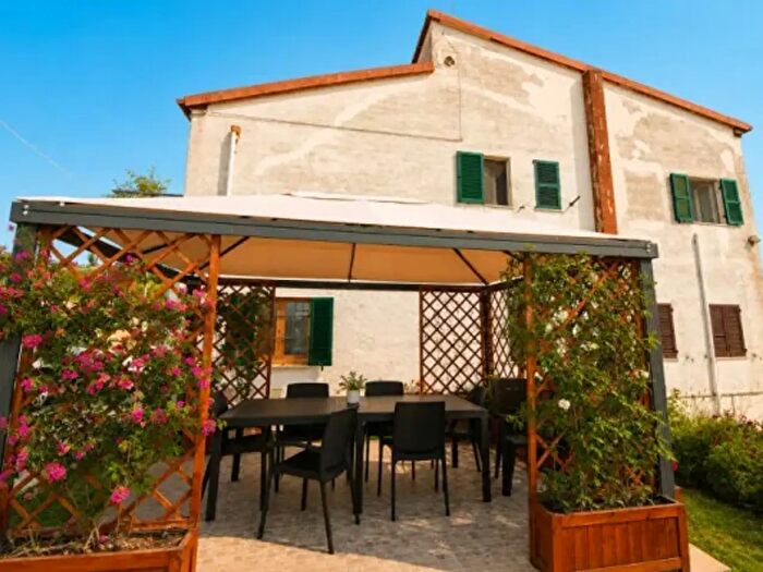 Casa con 6 locali in vendita in Via Acquasanta, San Marcello