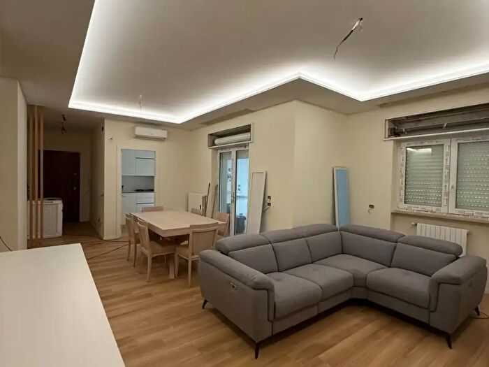 Appartamento con 5 locali in vendita in Via Giovanni Falcone d, Lecce