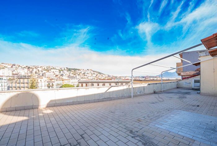 Appartamento con 6 locali in vendita in Via Mergellina, Napoli