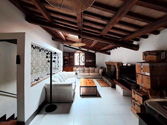 Appartamento trilocale in vendita in Via dellArco di Druso, Spoleto