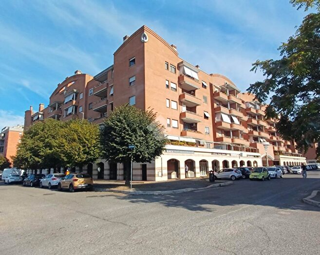 Appartamento trilocale in vendita in Via Gioacchino Volpe, Roma