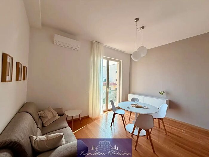 Appartamento trilocale in affitto in Via Giambologna, Firenze