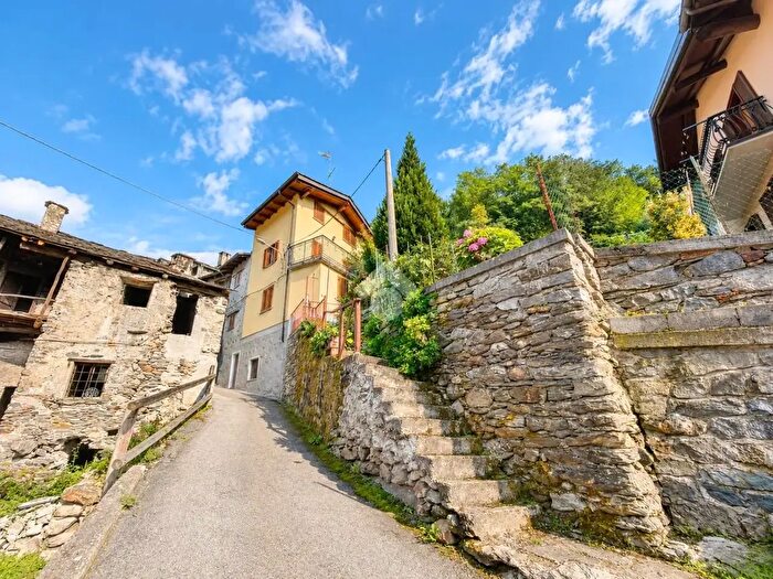 Casa trilocale in vendita in Via Motti, Mazzo Di Valtellina
