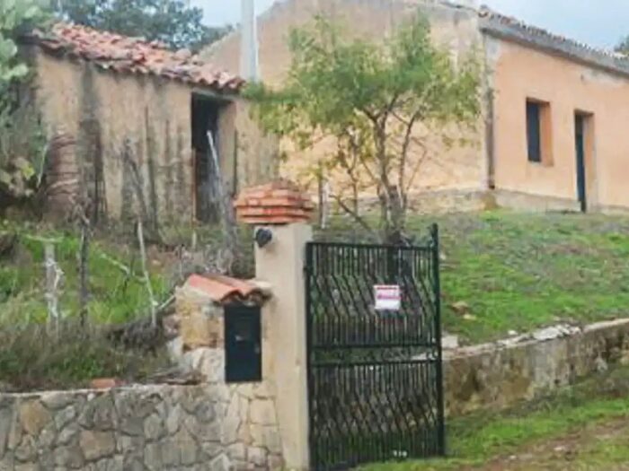 Casa bilocale in vendita in Contrada Ceravolo Snc, San Mauro Castelverde