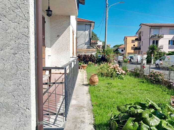 Casa con 5 locali in affitto in Centro, Ameglia