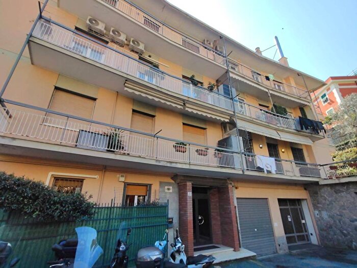Appartamento trilocale in affitto in Via Antica Romana di Quinto, Quarto, Genova