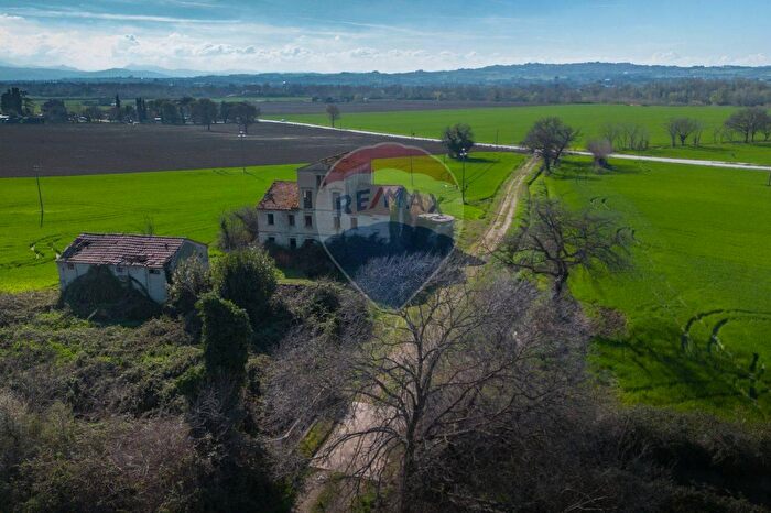 Casa con 7 locali in vendita in Via delle Chiuse, Jesi