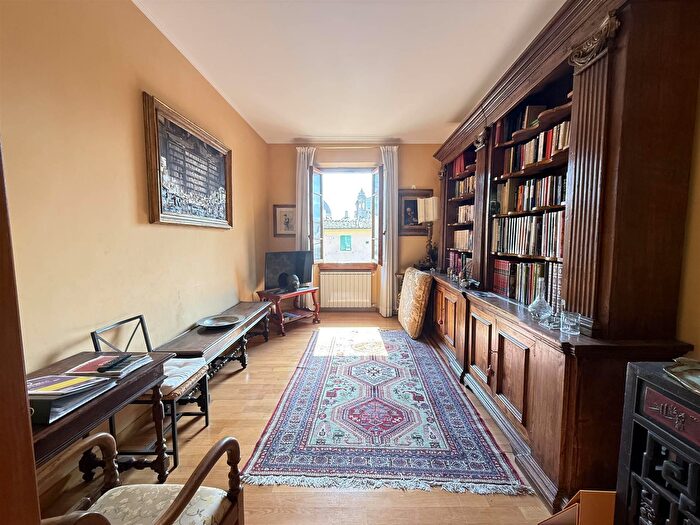 Appartamento con 6 locali in vendita in Firenze