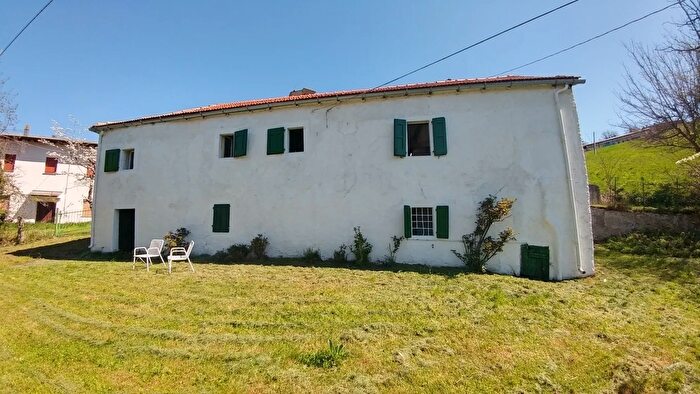 Casa con 8 locali in vendita in Via La Fontana, Palagano
