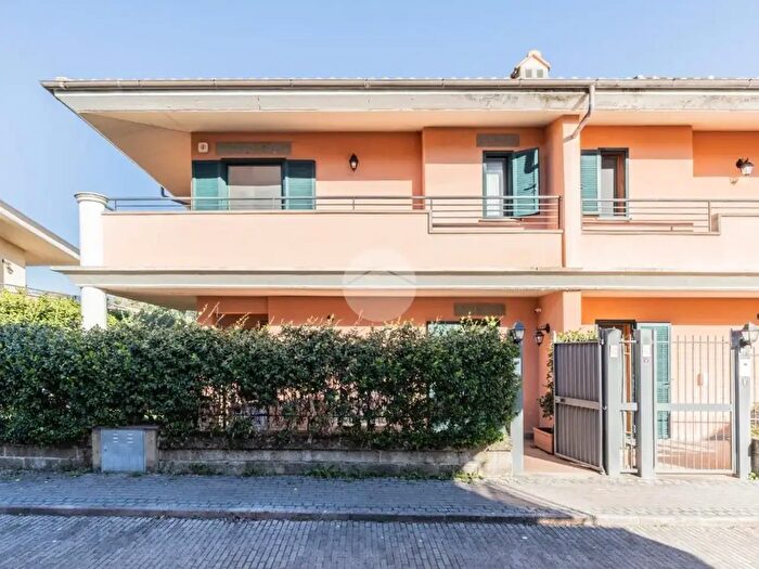Casa con 5 locali in vendita in Via Terre dei Consoli, Monterosi