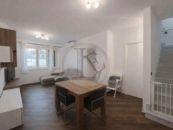 Casa quadrilocale in vendita in Carrara