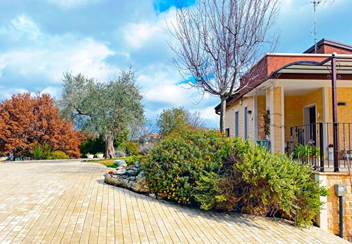 Casa quadrilocale in vendita in Noci