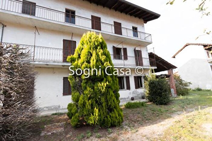 Casa con 6 locali in vendita in Via Martiri, Bogogno