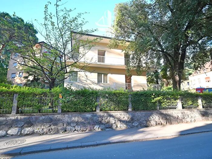 Casa con 6 locali in vendita in Via Winkel, Merano