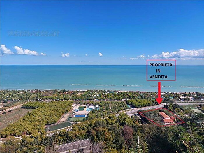 Casa con 18 locali in vendita in Via Cugnolo, Fermo