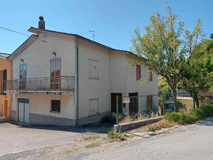 Casa con 8 locali in vendita in Località Maestà, Arcevia