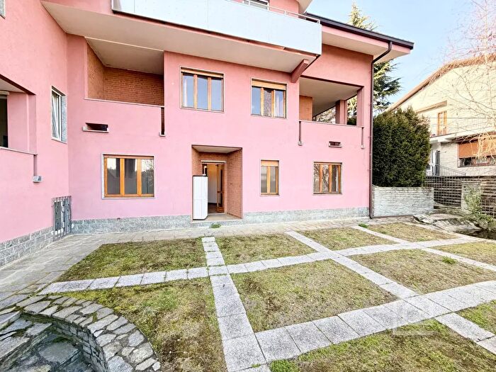 Appartamento con 5 locali in vendita in Via Rossina, Castagneto Po