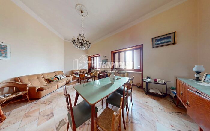 Appartamento con 5 locali in vendita in Novoli