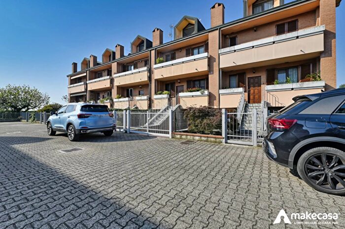 Casa quadrilocale in vendita in Via Manzoni, San Zenone Al Lambro