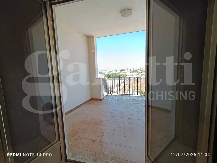 Casa con 8 locali in vendita in Via Giarratana, Scicli