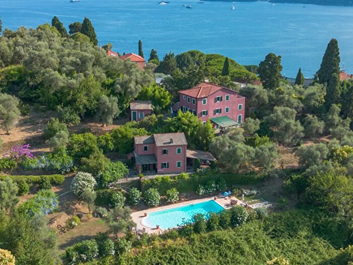 Casa con 20 locali in vendita in Salita Sant'Ambrogio, Zoagli