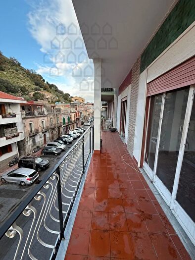 Appartamento con 5 locali in vendita in Via Comunale Santo, Messina