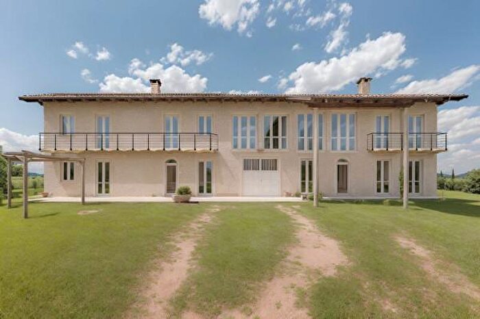 Casa con 6 locali in vendita in Località Mellea, Fossano